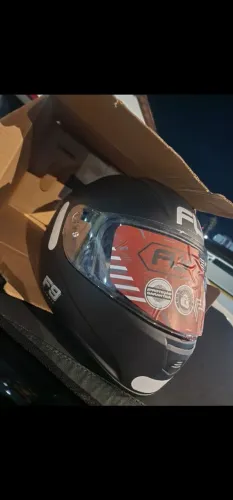 Capacete Vendo Na Caixa