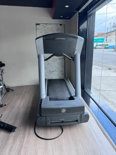 Esteira Life fitness