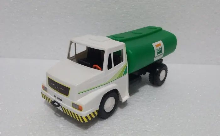 Miniatura Caminhão Tanque Mercedes Benz.