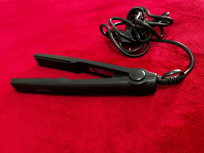 Prancha Infinity One  Eleganza Gama Italy Preto Bivolt