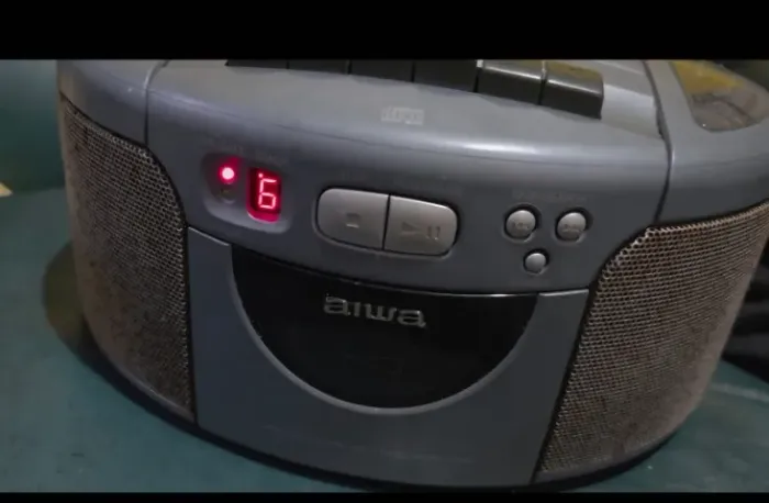 aparelho de som aiwa antigo funcionando