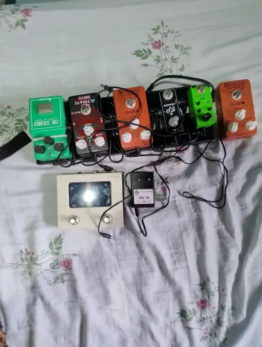 Vendo kit pedaleira e pedais barbada