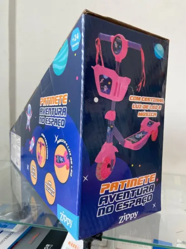 *Patinete Aventura no Espaço Rosa Escuro com Cestinha, Luz de LED