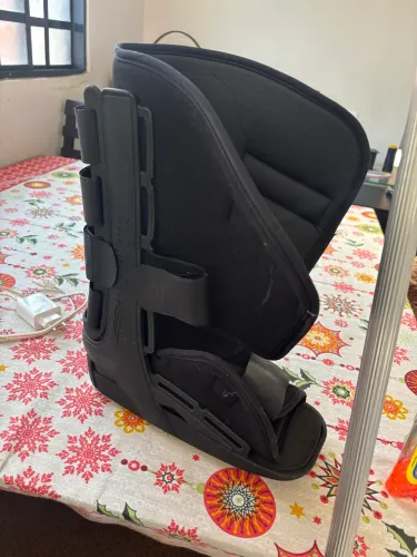 Bota ortopédica TAM G usada 1 mês hidrolight novíssima, sem detalhes