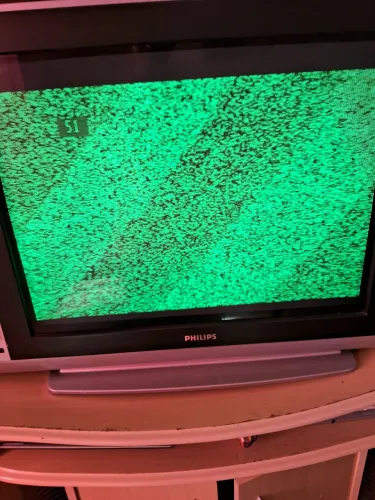 Tv antiga com defeito