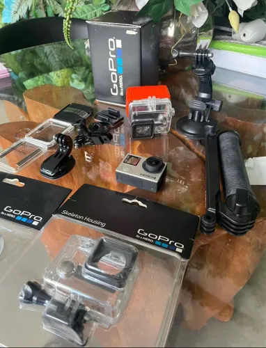 GoPro Hero 4 Black COMPLETA + KIT PROFISSIONAL (Surf, Carro, Bastão e +)