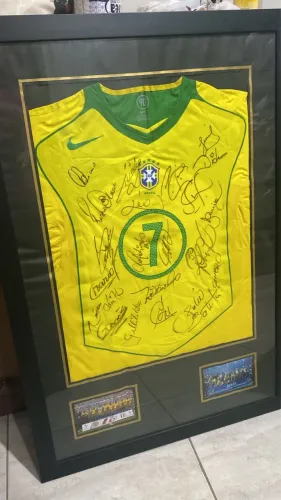 Camisa Brasil 2005 total 90 autografada 