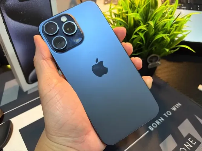 iPhone 15 Pro Max 256GB Titânio Azul - Modelo Anatel na Caixa + 11 Capas