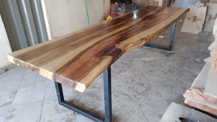Mesa rústica Ypê