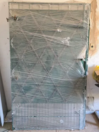 Vendo portão de ferro 2,50 x 2,10 duas bandas