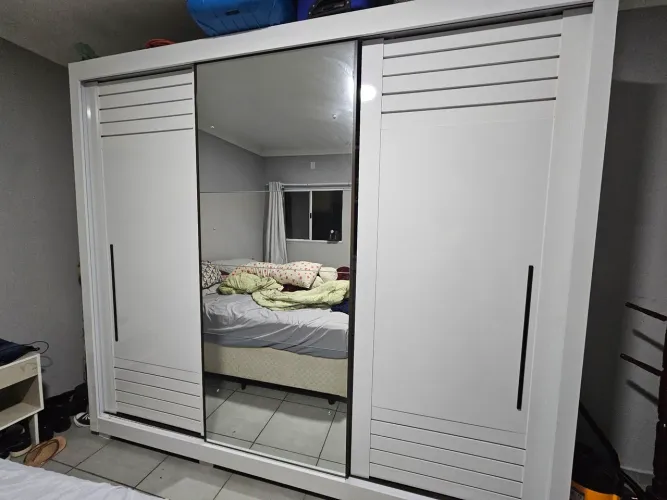 Guarda-Roupa grande de casal