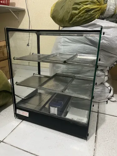 Vendo estufa de salgados pouco usada. Bem nova e funcionando bem
