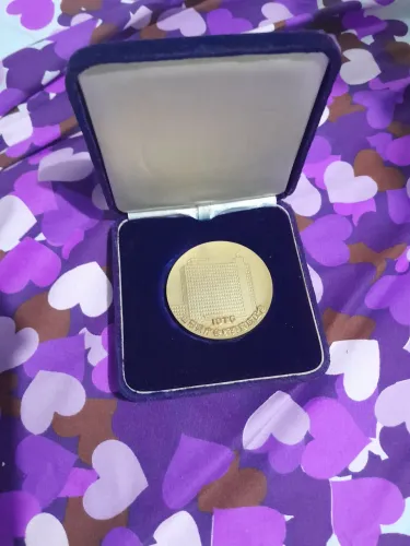 Medalha japonesa da prefeitura original na caixa 1975 antiga dourada colecionadores