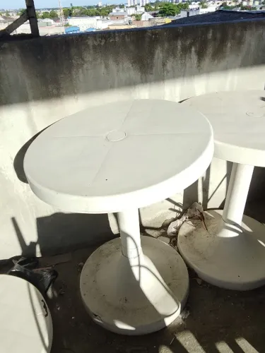 Mesa de plástico redonda usada