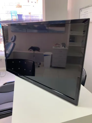 TV 32 polegadas PANASONIC, lcd (não é smart)
