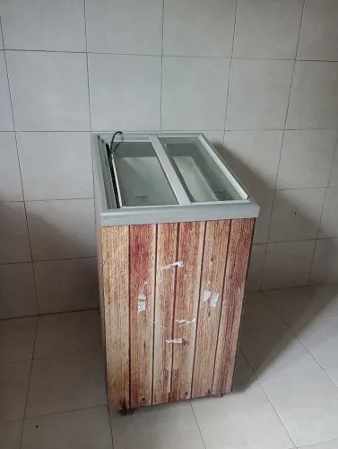 Vendo freezer pequena  