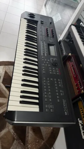 Teclado Yamaha mox6