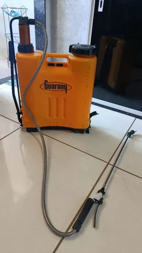Pulverizador Guarany.