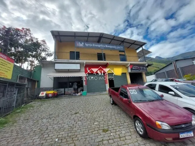 Loja- Petrópolis, Corrêas