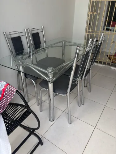 Vendo mesa de vidro base de inox c/ 6 cadeiras estofadas