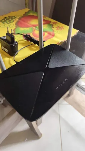 Roteador semi novo na caixa, ótimo estado de conservação, 5 antenas!