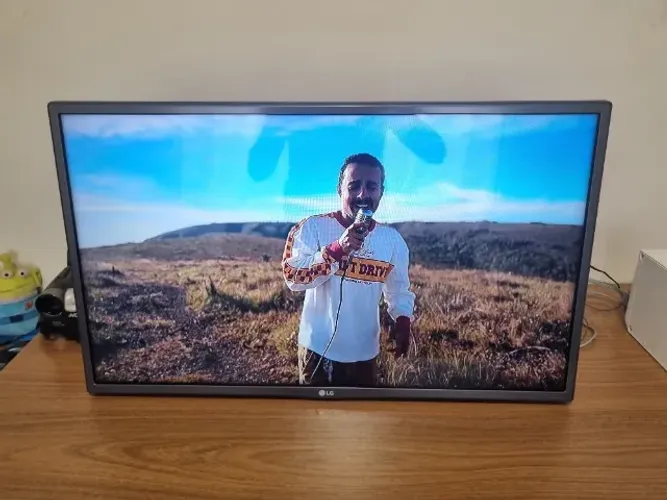 TV LG 32 polegadas HD funcionando - sem pés