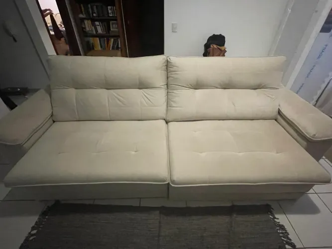 Sofá retrátil semi-novo