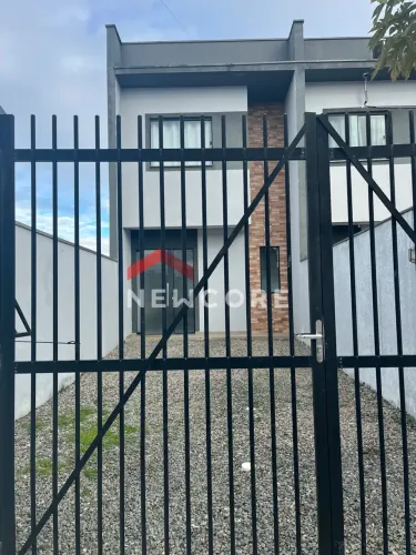 Sobrado em Rua:campo Largo - Itacolomi - Balneário Piçarras/SC