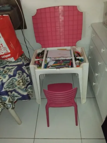 Mesa e cadeira infantil