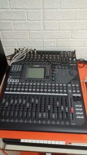 Mesa de som Yamaha 01v 96i. Baixei!! P vender semi nova