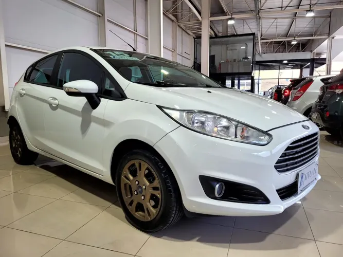 Ford Fiesta 1.6 16V Flex Aut. 5P 2015