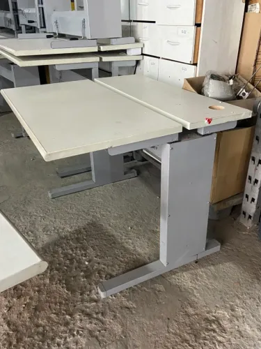 Mesa Dupla Com Regulagem De Altura Tela