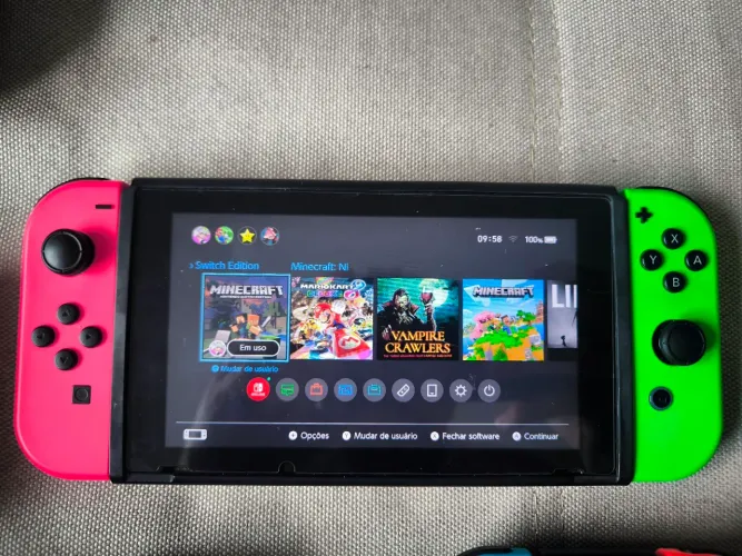 Nintendo Switch 256GB Desbloqueado com 2 controles e um Joycon extra
