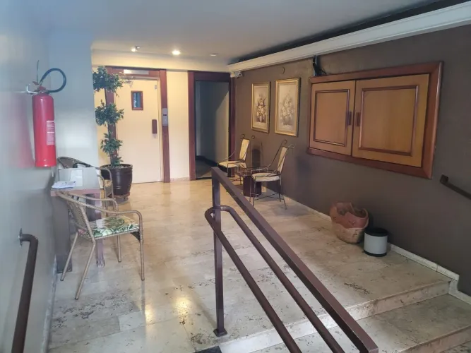 Oportunidade!! Vende-se Apartamento amplo