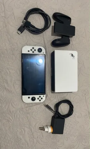 Vendo Nintendo switch oled com 5 jogos + duas cases + película extra