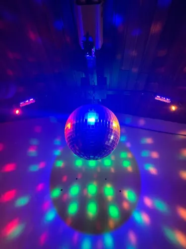 Globo de espelho com luz negra