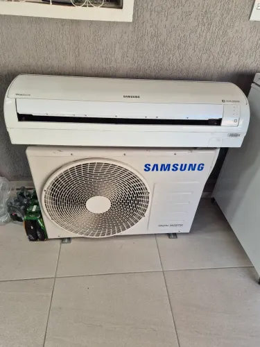 VENDO AR CONDICIONADO 22000 BTUS COM CABOS E TUBOS PARA INSTALAÇÃO