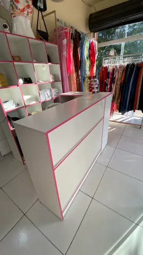 VENDO MERCADORIA E MÓVEIS