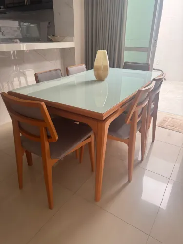 Mesa de Jantar  com 06(seis) cadeiras
