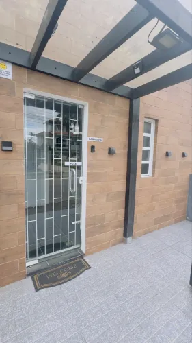 Aluga-se escritório mobiliado