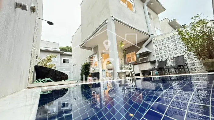 OPORTUNIDADE COM 3 SUITES PISCINA PRIVE EM CAMBURI A 200MTS DA PRAIA