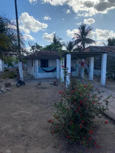 Linda chácara com duas casas *)