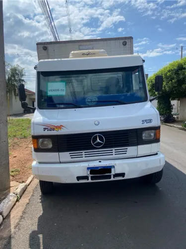 VENDE-SE CAMINHÃO 710