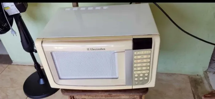 Vendo esse microondas com defeito