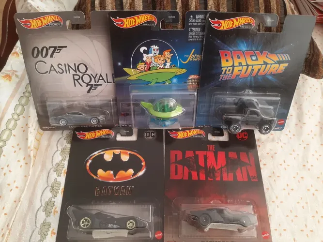 Carrinhos hot wheels linha premiun pop cultura LEIA DESCRIÇÃO.