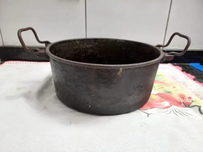 Panela de ferro antiga com 5L. Raridade!