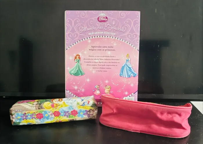 Princesas Disney óculos, revista e 2 estojos 