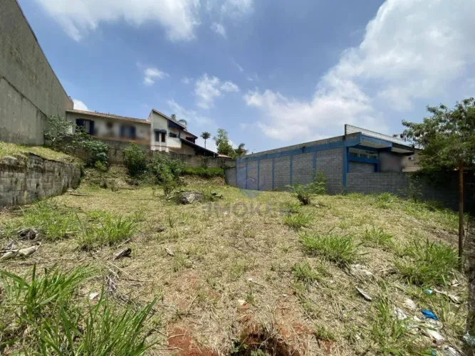 Terrenos próximos ao Centro de Poá/SP; 135 m² (5 m x 27 m); plano; comercial ou residencia