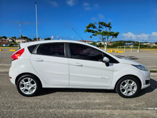 Ford Fiesta 1.6 16V Flex Mec. 5P 2015