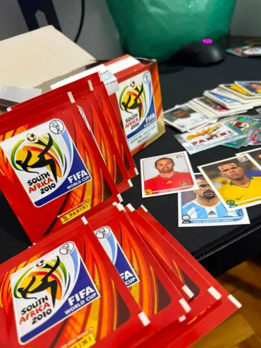 5 PACOTES LACRADOS - PANINI COPA DO MUNDO FIFA 2010